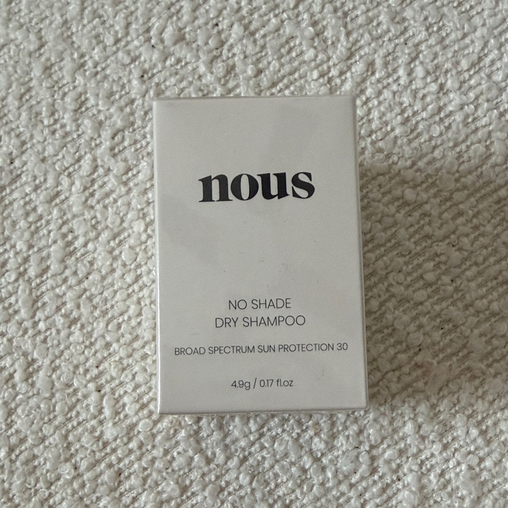 New Nous No Shade Dry Shampoo spf 30
